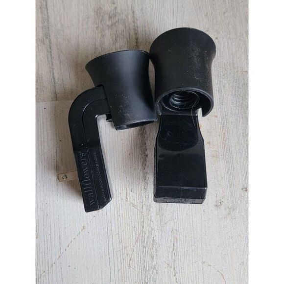 Bath Body Works black Wallflower plugs set diffuser - Picture 2 of 8